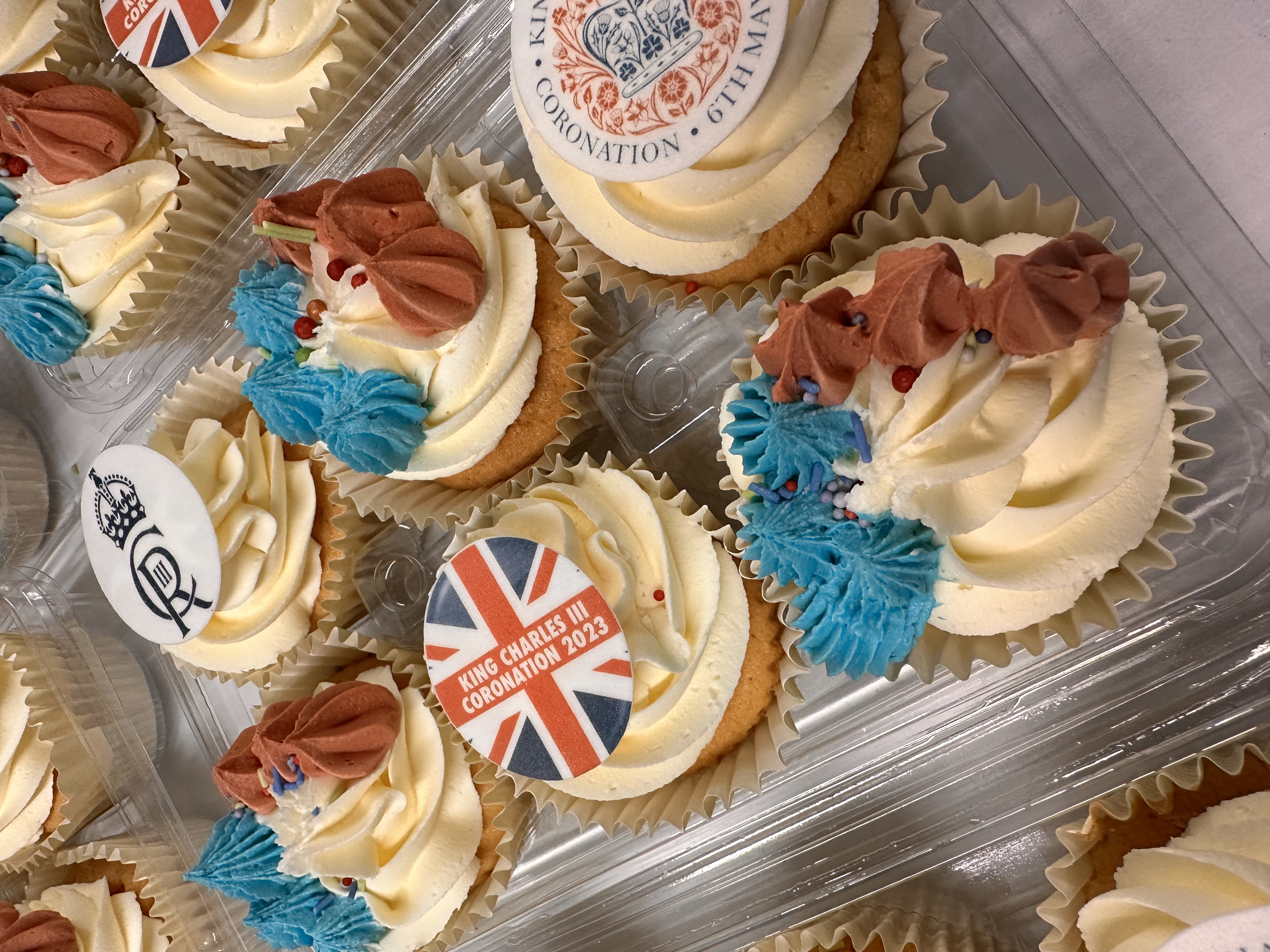 Large order branded cupcakes for nationwide delivery